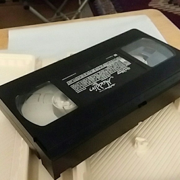 Walt Disney CLASSIC Aladdin Movie VHS 1662) - Picture 5 of 8